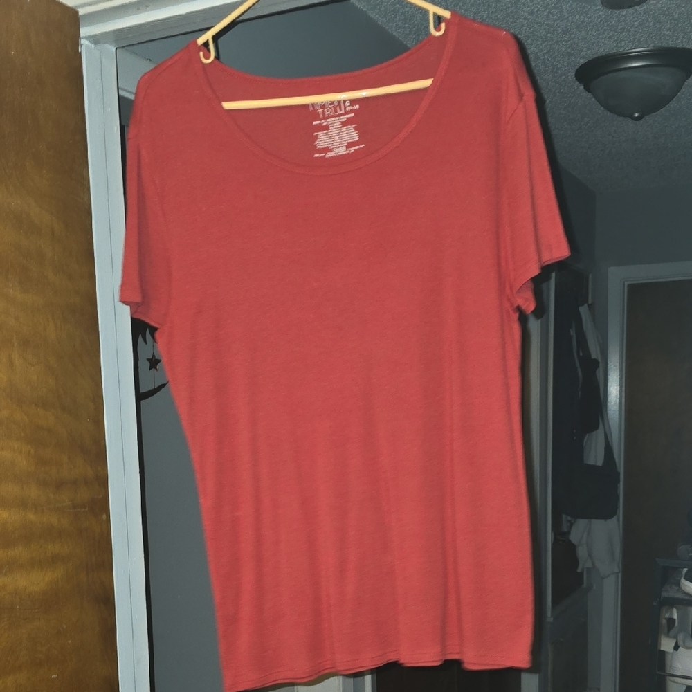 Time and Tru Women's Short Sleeve Tee - Deep Red